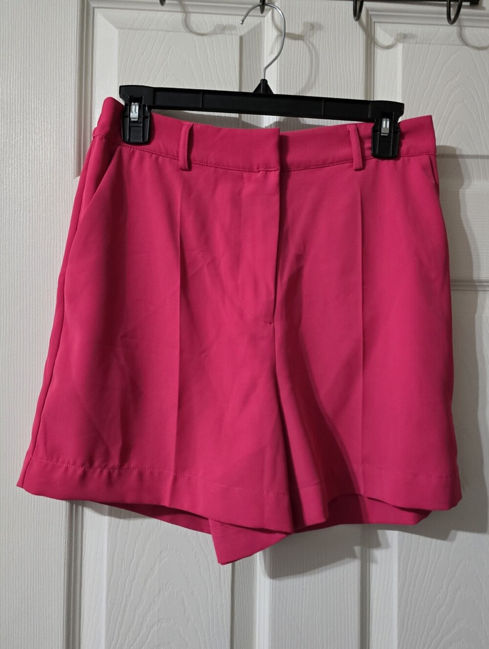 NWT House Of Harlow Dressy High Waist Trouser Shorts in Dark Pink, Size Medium.